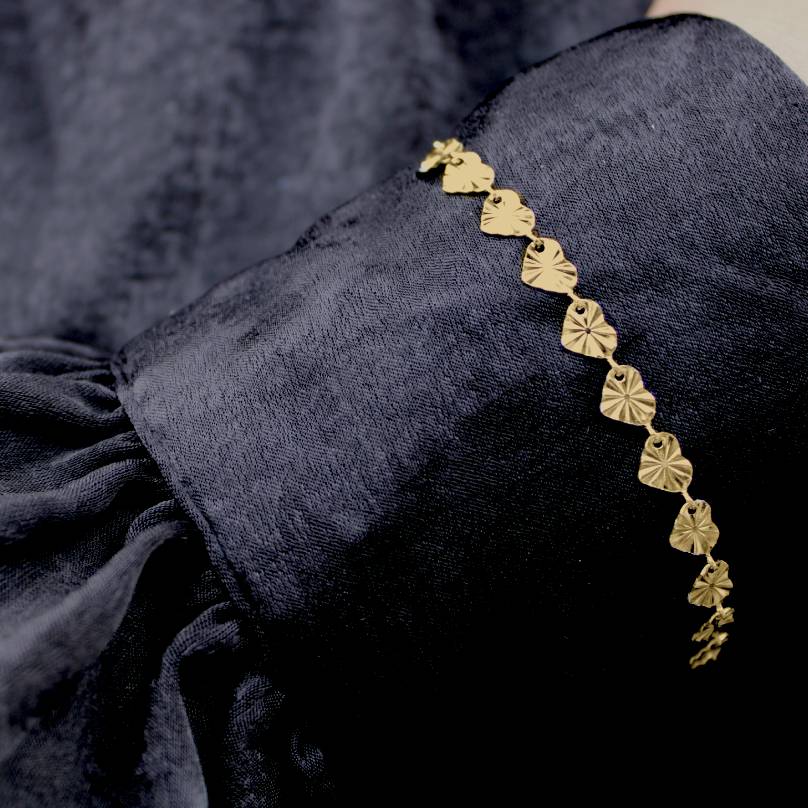 pulsera corazones dorado